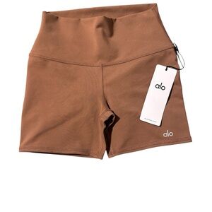 ALO Yoga Women's Airbrush High Waist 5” biker Short in chestnut